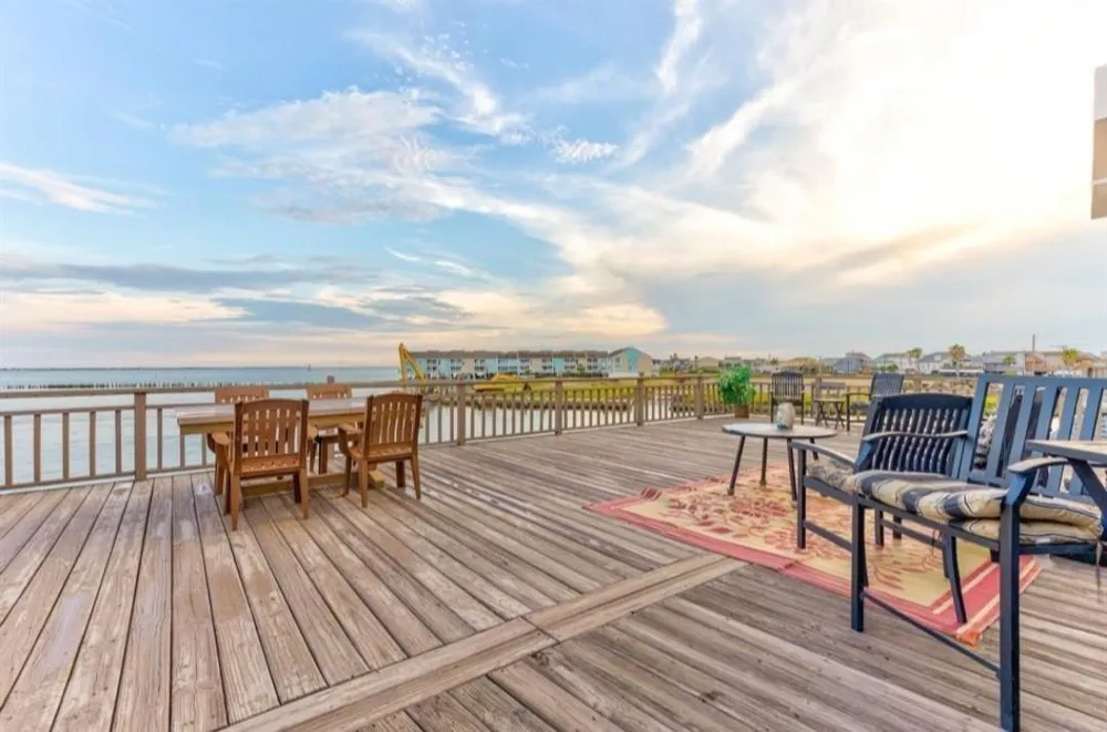 423 Hana Drive Tiki Island, TX 77554