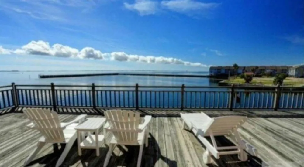 423 Hana Drive Tiki Island, TX 77554