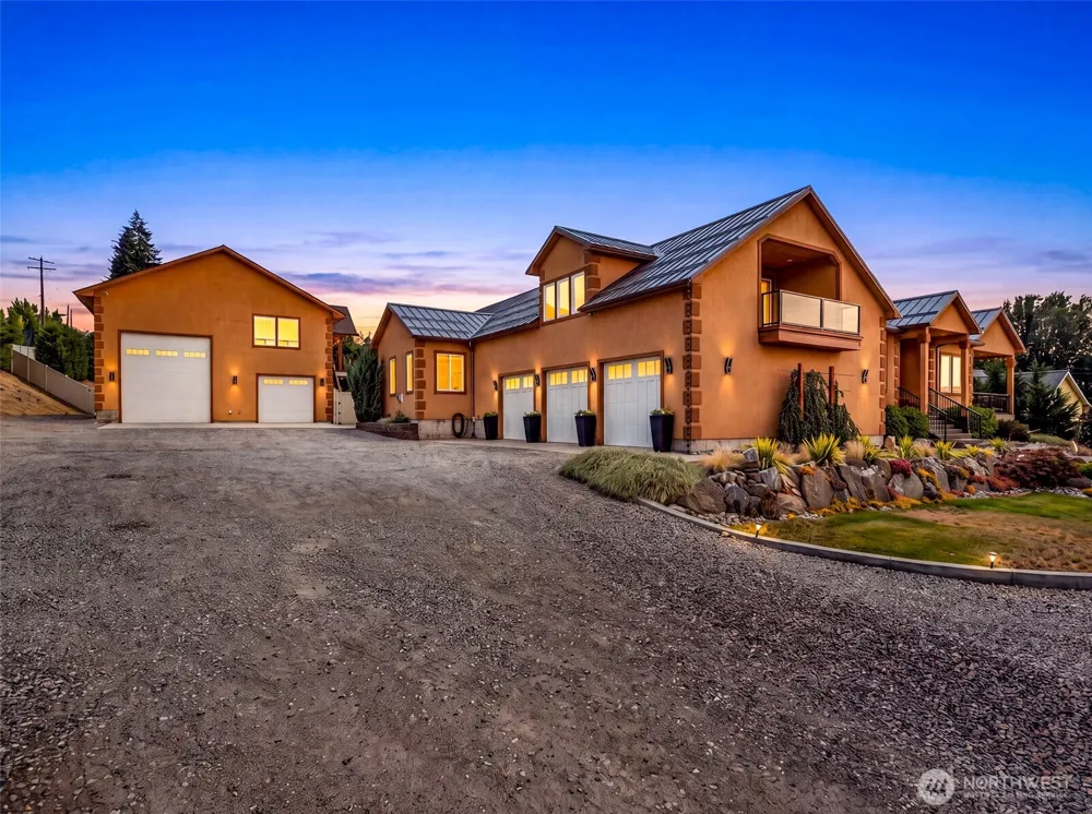 262 42nd Court NW East Wenatchee, WA 98802