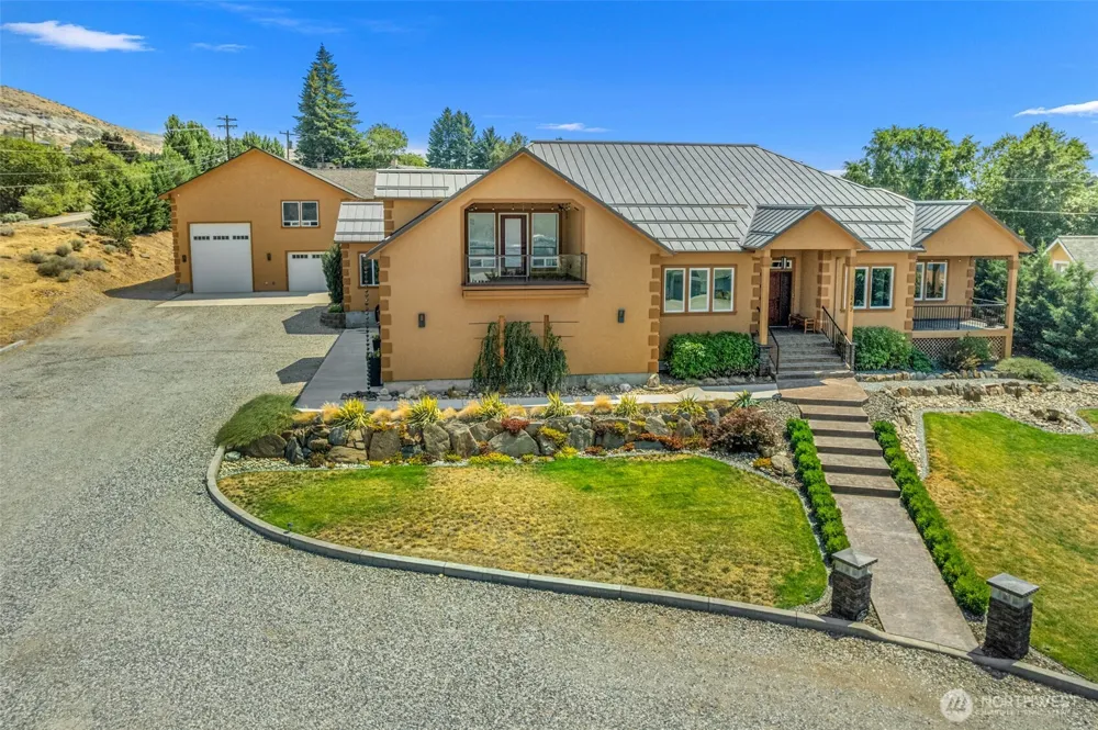 262 42nd Court NW East Wenatchee, WA 98802