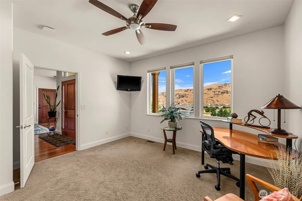 262 42nd Court NW East Wenatchee, WA 98802