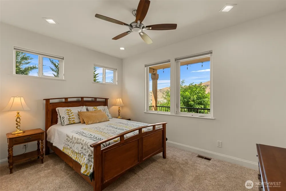 262 42nd Court NW East Wenatchee, WA 98802