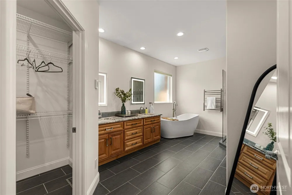 262 42nd Court NW East Wenatchee, WA 98802