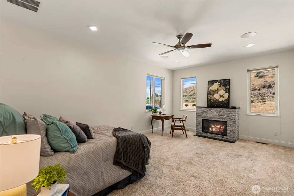262 42nd Court NW East Wenatchee, WA 98802