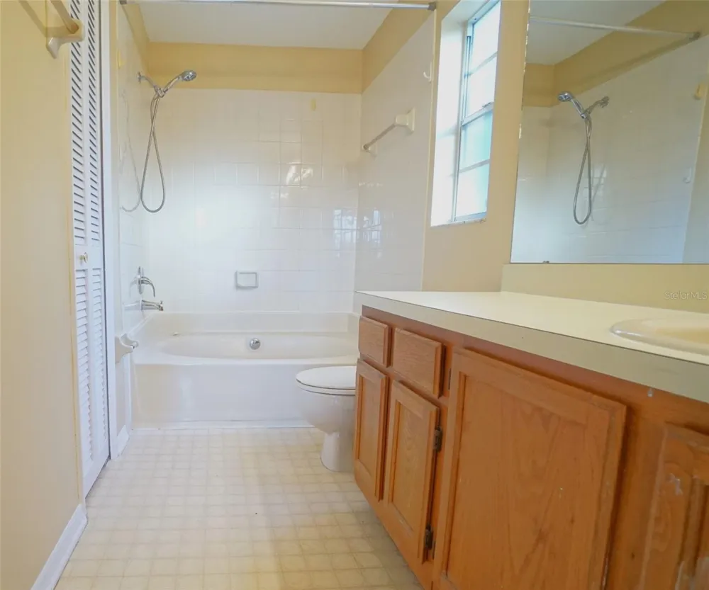 2263 FLETCHERS POINT CIRCLE Tampa, FL 33613