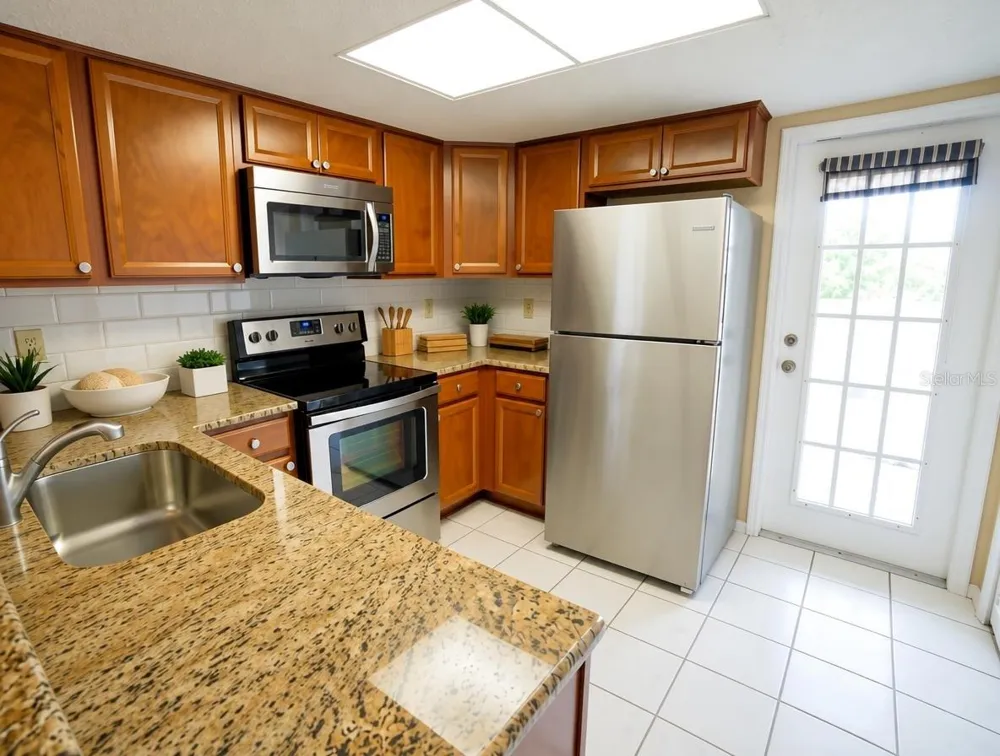2263 FLETCHERS POINT CIRCLE Tampa, FL 33613