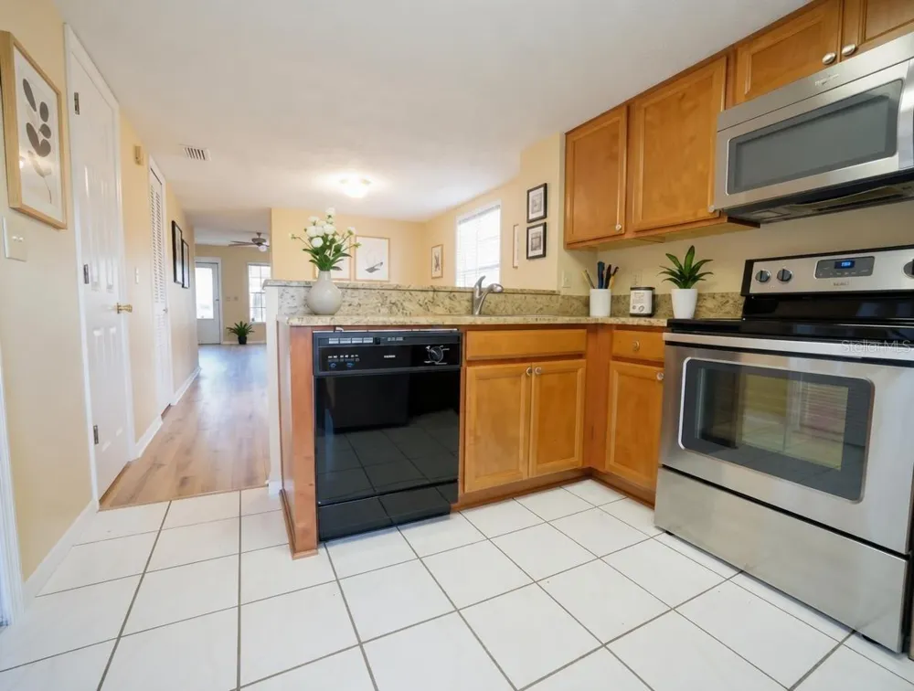 2263 FLETCHERS POINT CIRCLE Tampa, FL 33613