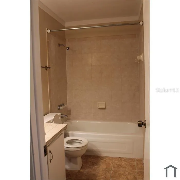 8605 CHAMPLAIN COURT #84 Tampa, FL 33614