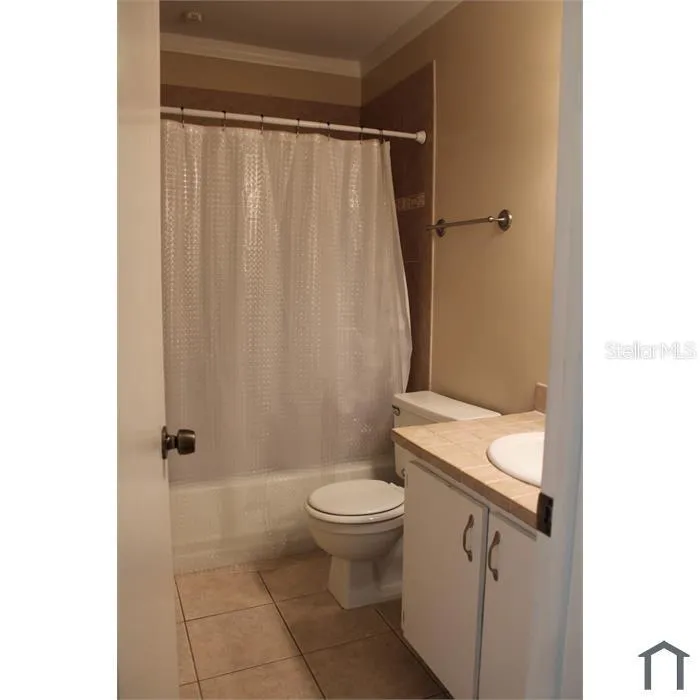 8605 CHAMPLAIN COURT #84 Tampa, FL 33614