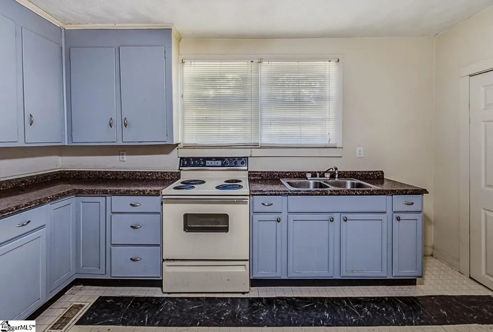 310 Hawkins Street Wellford, SC 29385