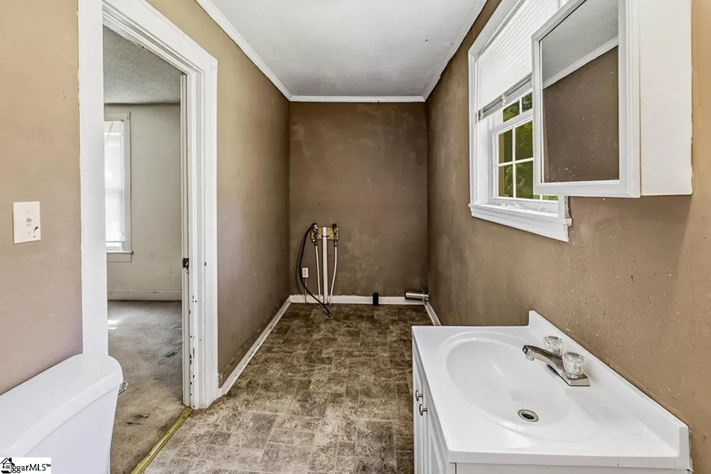 310 Hawkins Street Wellford, SC 29385