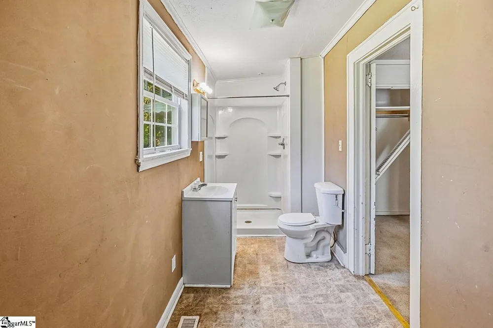 310 Hawkins Street Wellford, SC 29385