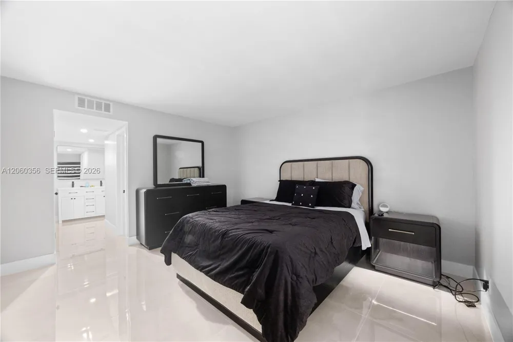2302 S Cypress Bend Dr #306 Pompano Beach, FL 33069