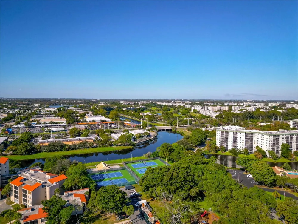 2302 S Cypress Bend Dr #306 Pompano Beach, FL 33069