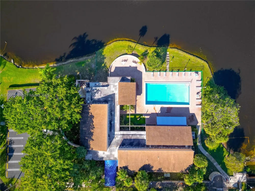 2302 S Cypress Bend Dr #306 Pompano Beach, FL 33069