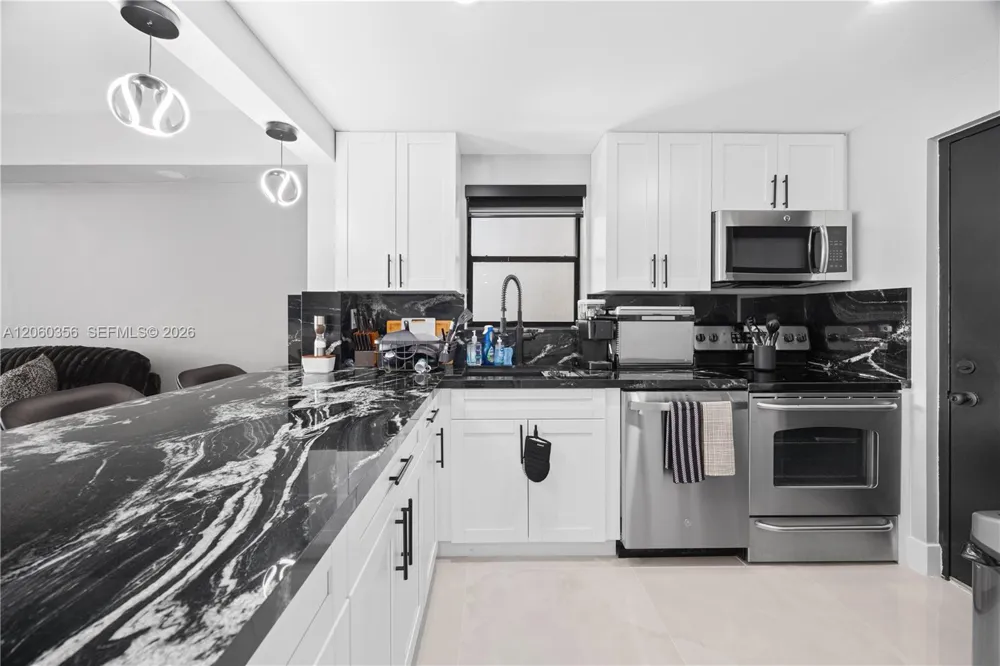 2302 S Cypress Bend Dr #306 Pompano Beach, FL 33069
