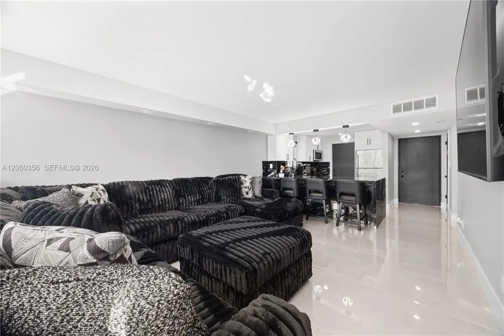 2302 S Cypress Bend Dr #306 Pompano Beach, FL 33069