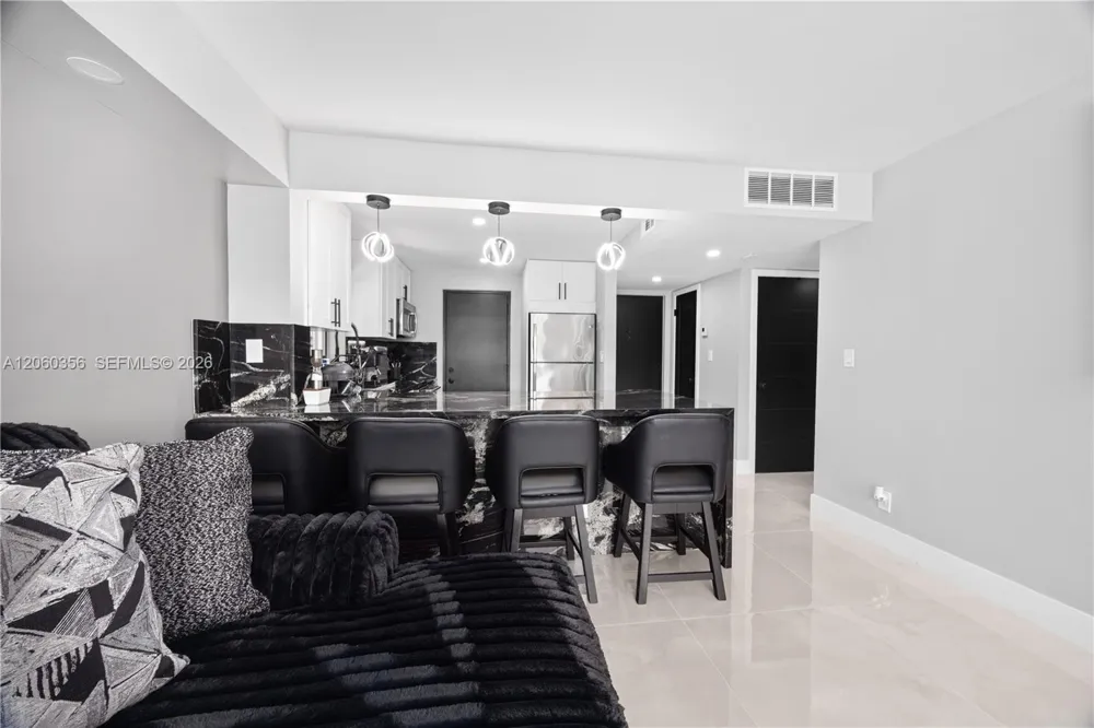 2302 S Cypress Bend Dr #306 Pompano Beach, FL 33069