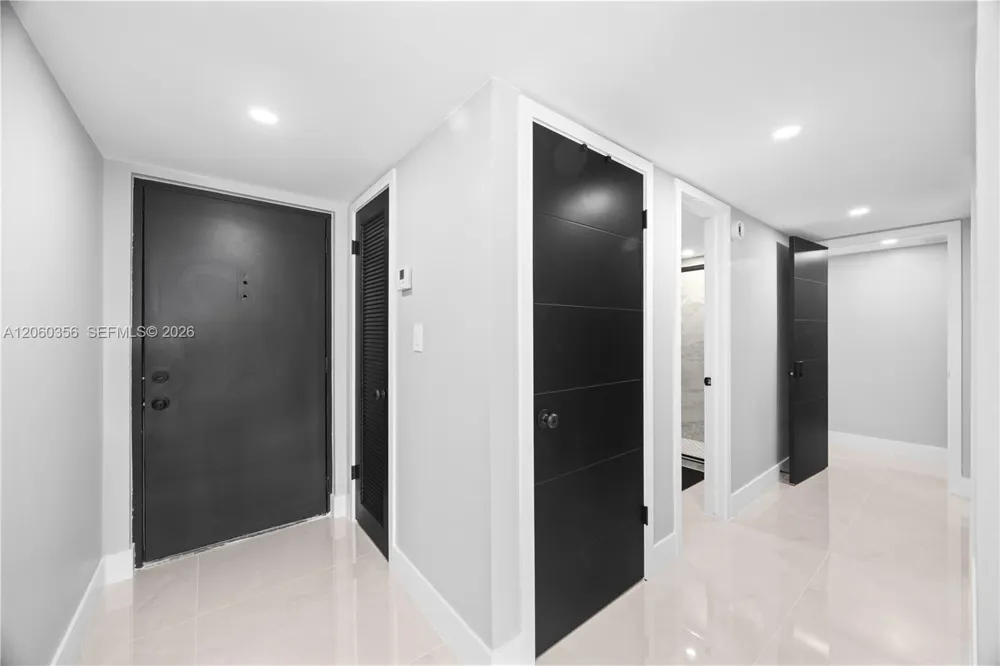 2302 S Cypress Bend Dr #306 Pompano Beach, FL 33069