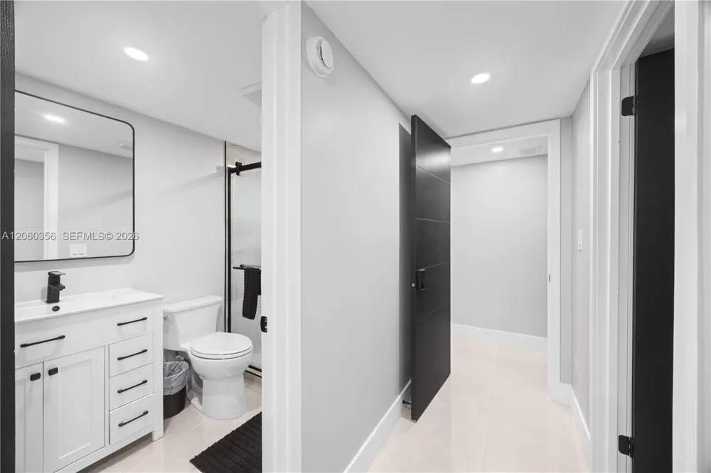 2302 S Cypress Bend Dr #306 Pompano Beach, FL 33069