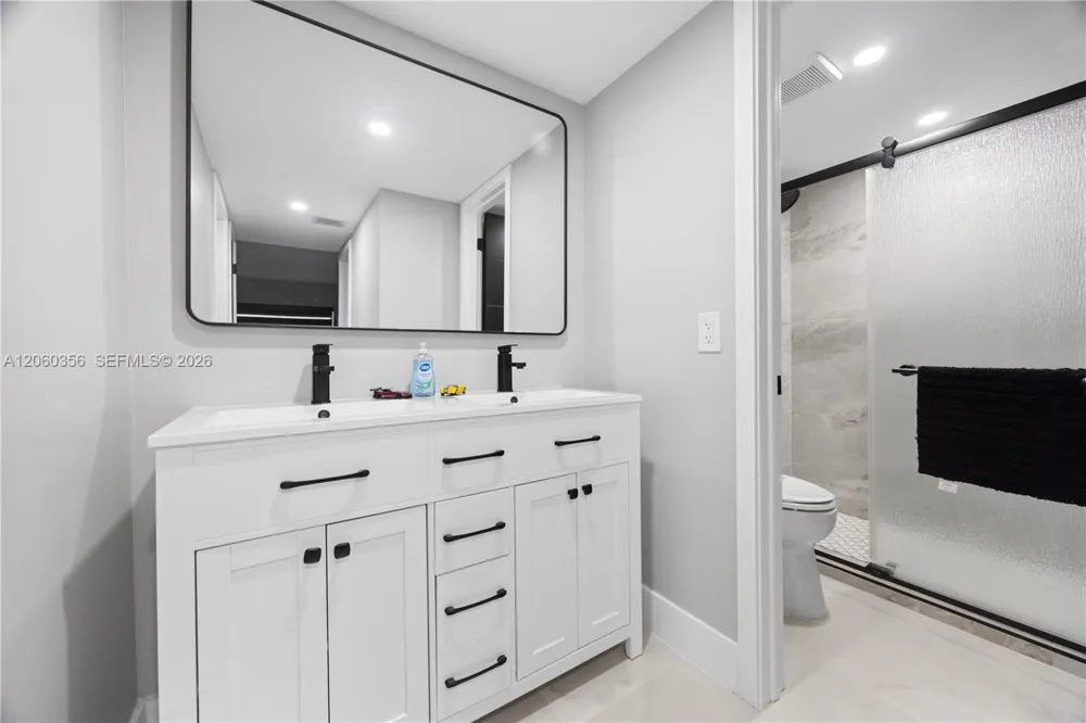2302 S Cypress Bend Dr #306 Pompano Beach, FL 33069