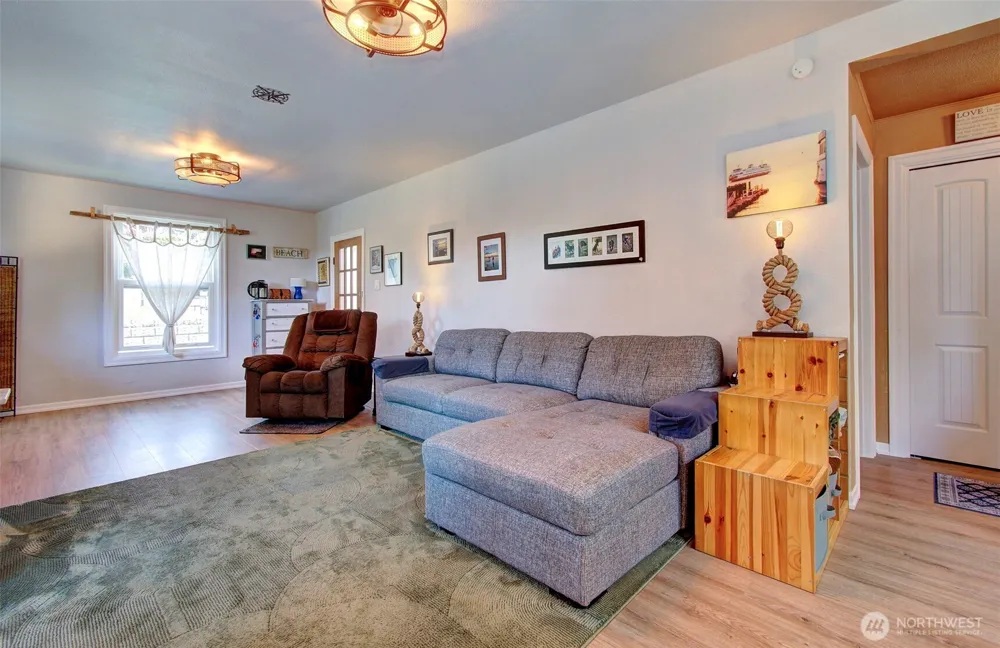 1503 First Street W South Bend, WA 98586
