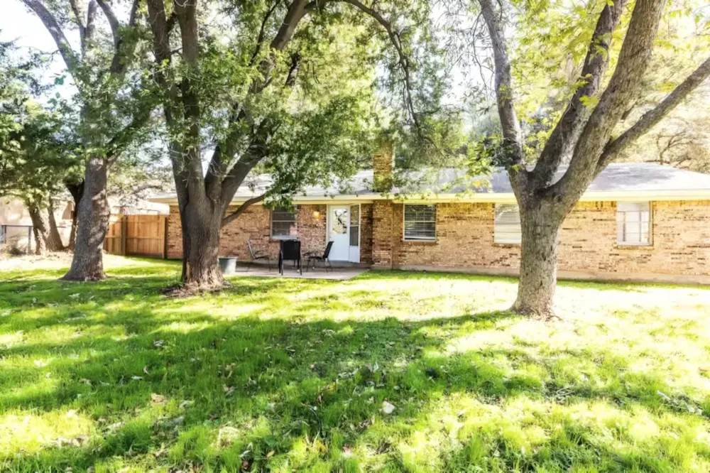 421 Apple Blossom Lane Hurst, TX 76053