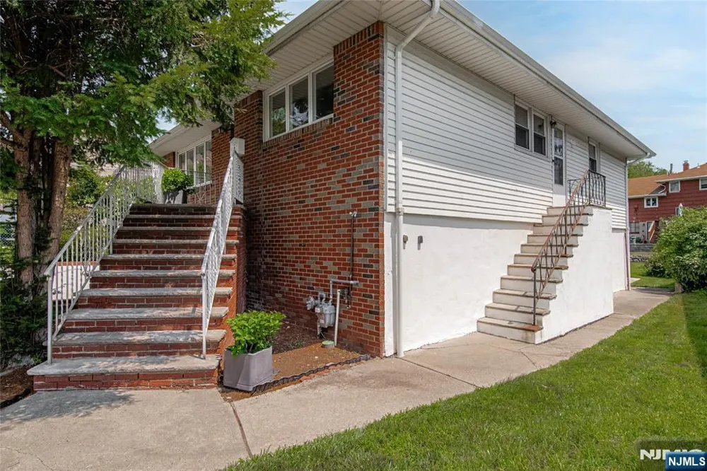 2 Henry Street Englewood Cliffs, NJ 07632