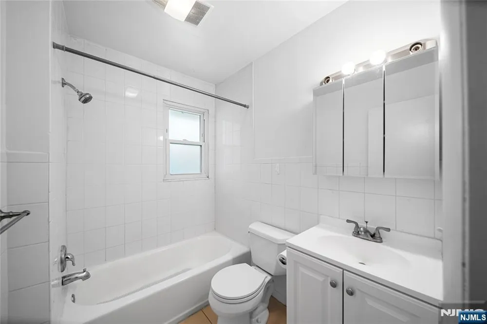 2 Henry Street Englewood Cliffs, NJ 07632