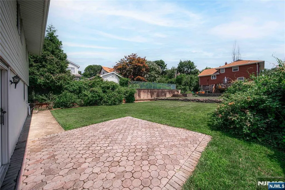 2 Henry Street Englewood Cliffs, NJ 07632