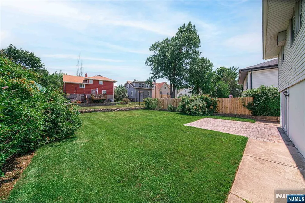 2 Henry Street Englewood Cliffs, NJ 07632