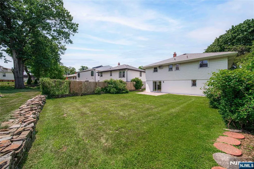 2 Henry Street Englewood Cliffs, NJ 07632