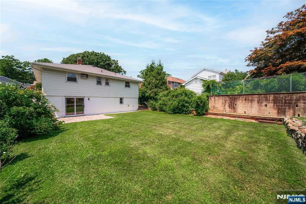 2 Henry Street Englewood Cliffs, NJ 07632
