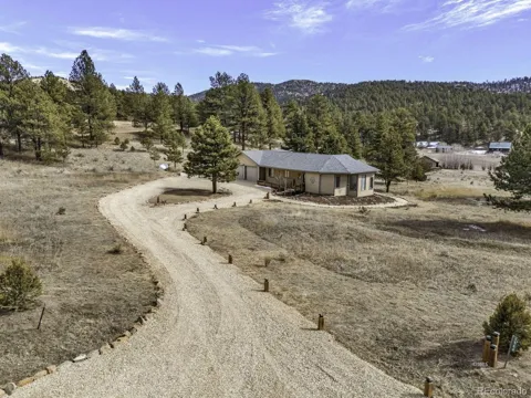 1564 Larkspur Lane