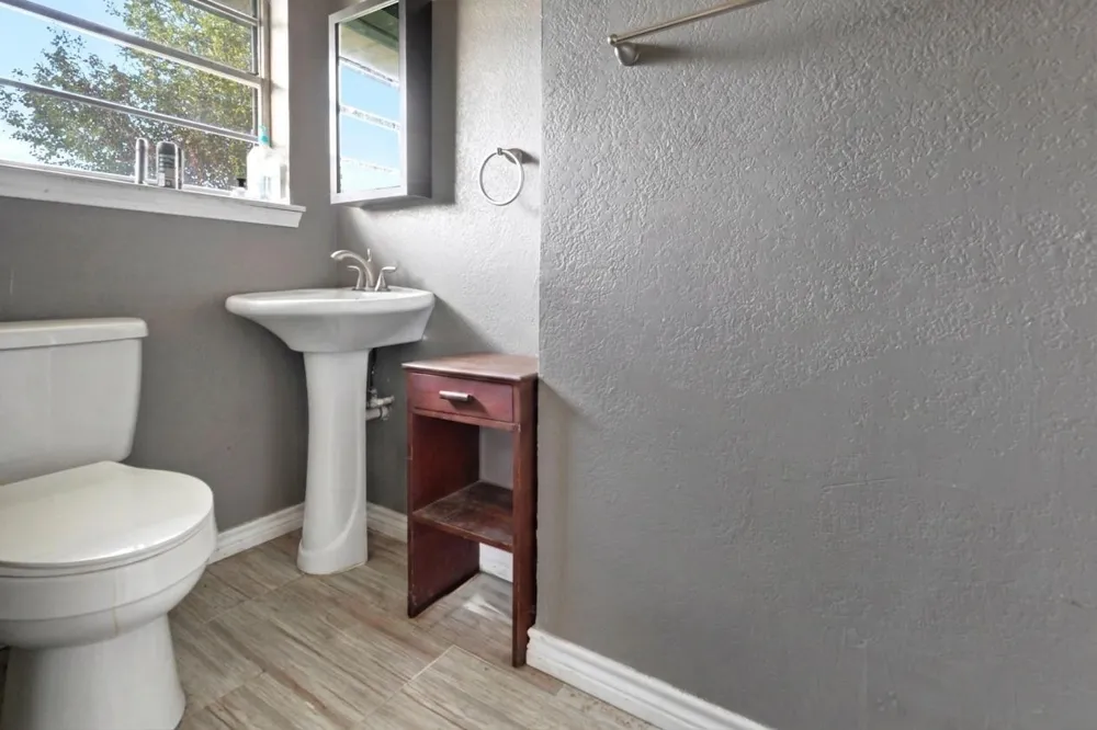 704 E Grand Street Whitewright, TX 75491
