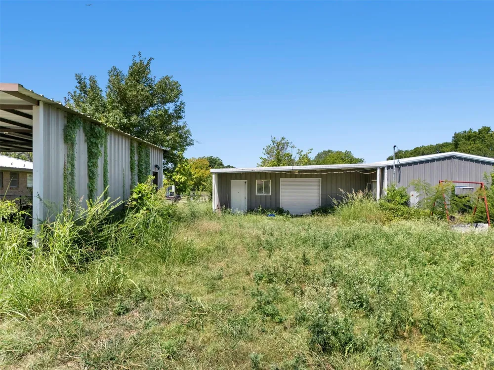 704 E Grand Street Whitewright, TX 75491