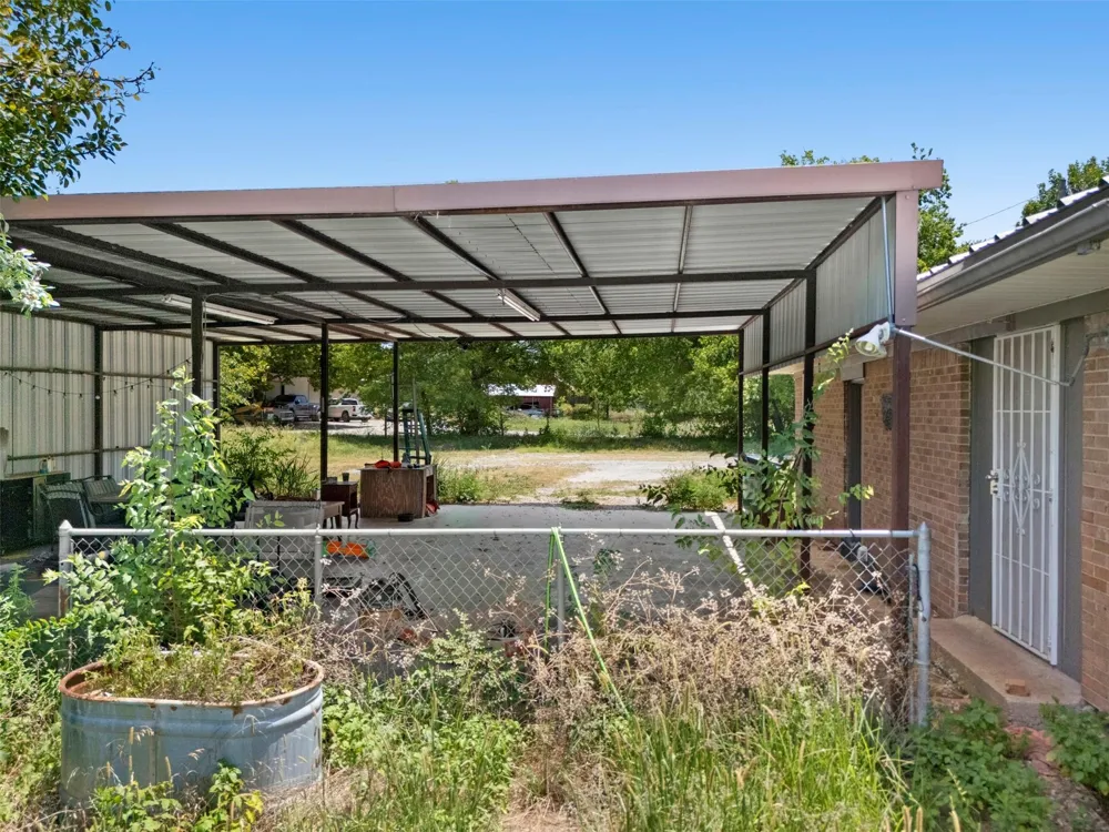 704 E Grand Street Whitewright, TX 75491