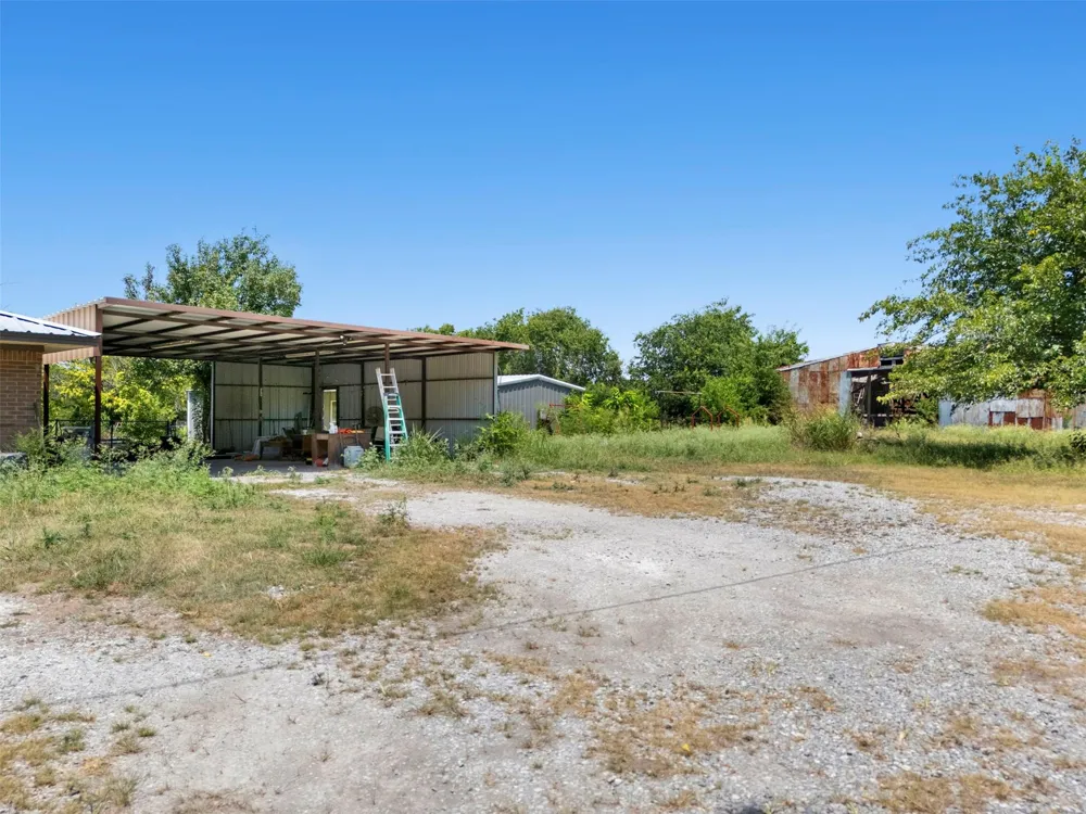 704 E Grand Street Whitewright, TX 75491