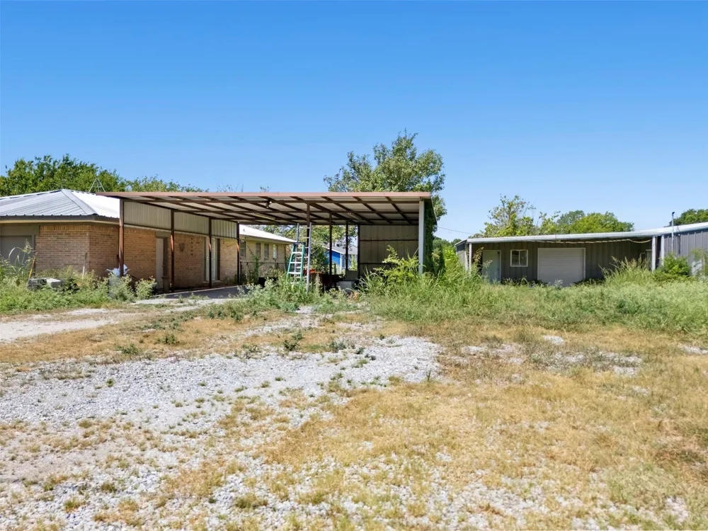 704 E Grand Street Whitewright, TX 75491