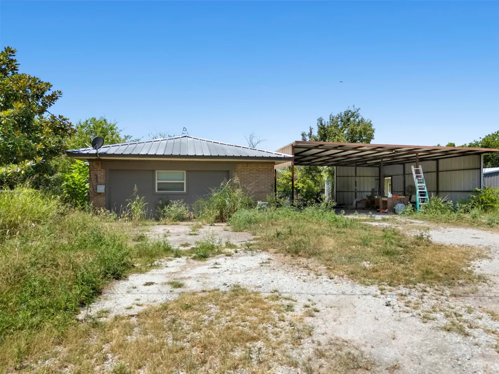 704 E Grand Street Whitewright, TX 75491