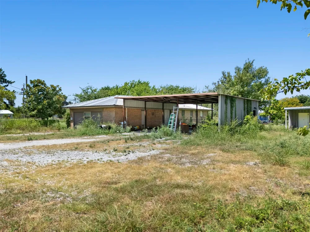 704 E Grand Street Whitewright, TX 75491