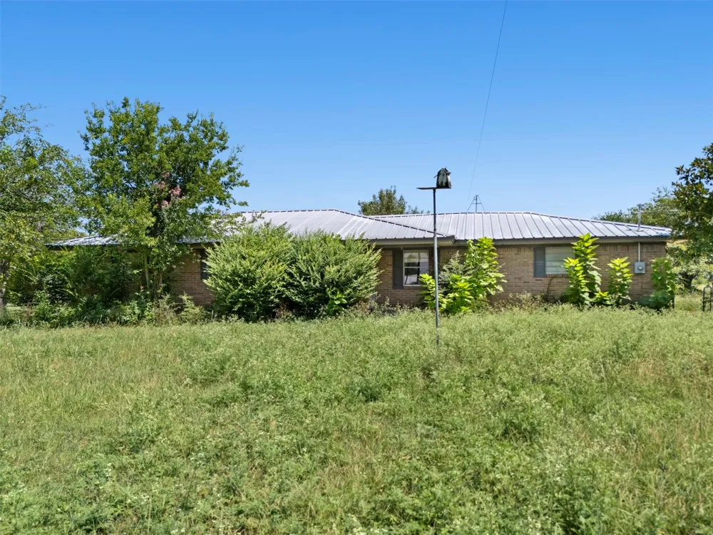 704 E Grand Street Whitewright, TX 75491