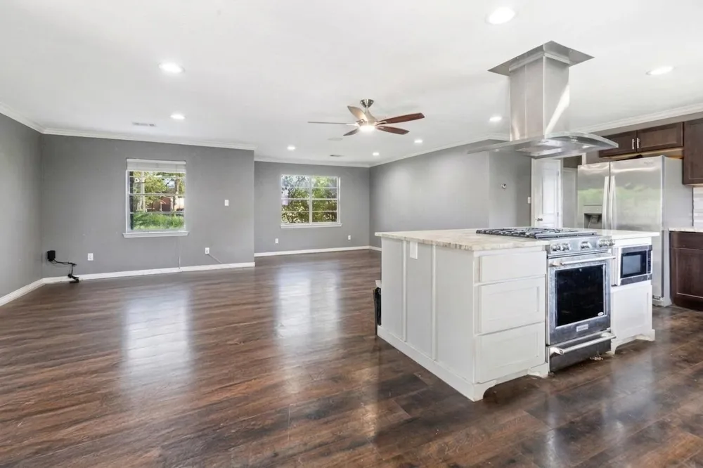 704 E Grand Street Whitewright, TX 75491