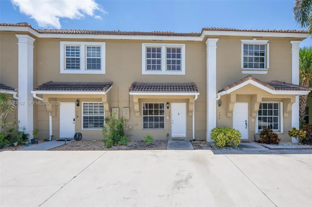 728 SW 122nd Ave Pembroke Pines, FL 33025