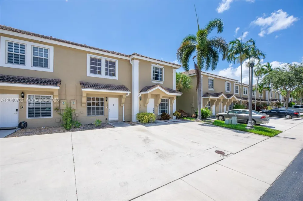 728 SW 122nd Ave Pembroke Pines, FL 33025
