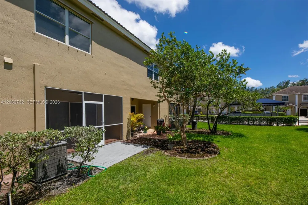 728 SW 122nd Ave Pembroke Pines, FL 33025