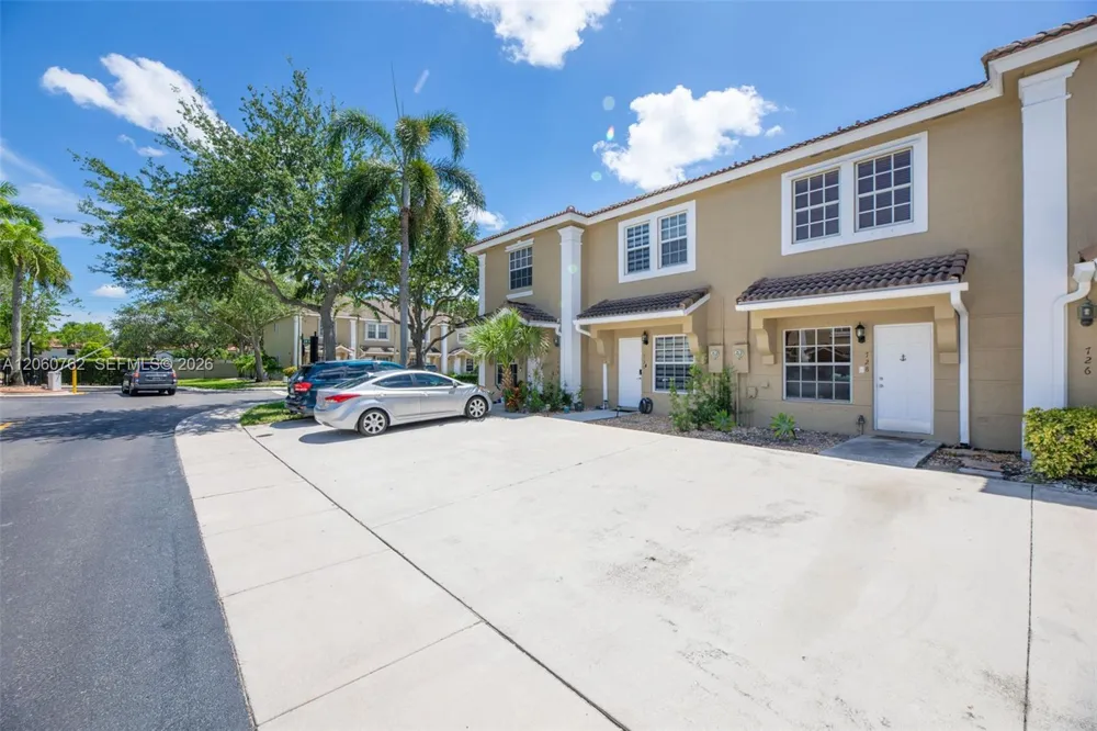 728 SW 122nd Ave Pembroke Pines, FL 33025