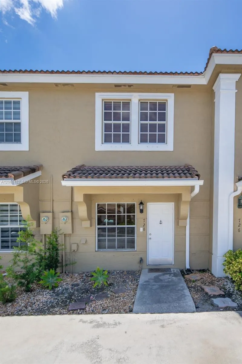 728 SW 122nd Ave Pembroke Pines, FL 33025