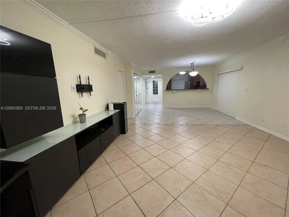 16240 Laurel Dr #101 Weston, FL 33326