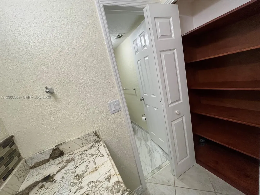 16240 Laurel Dr #101 Weston, FL 33326